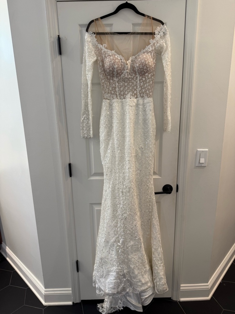NWT Viero Bridal Dress Lace Beaded Sequin Long Sleeve Wedding Gown size 12